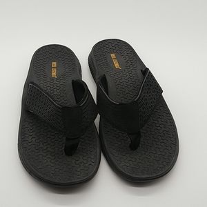 Feel Legends black flip flops